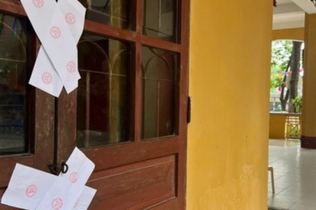 Phòng học bị niêm phong, gần 250 học sinh phải học tạm tại trường đại học