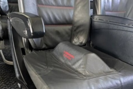 Vì sao chiếc ghế hàng 15 trên máy bay Boeing không có ai ngồi?