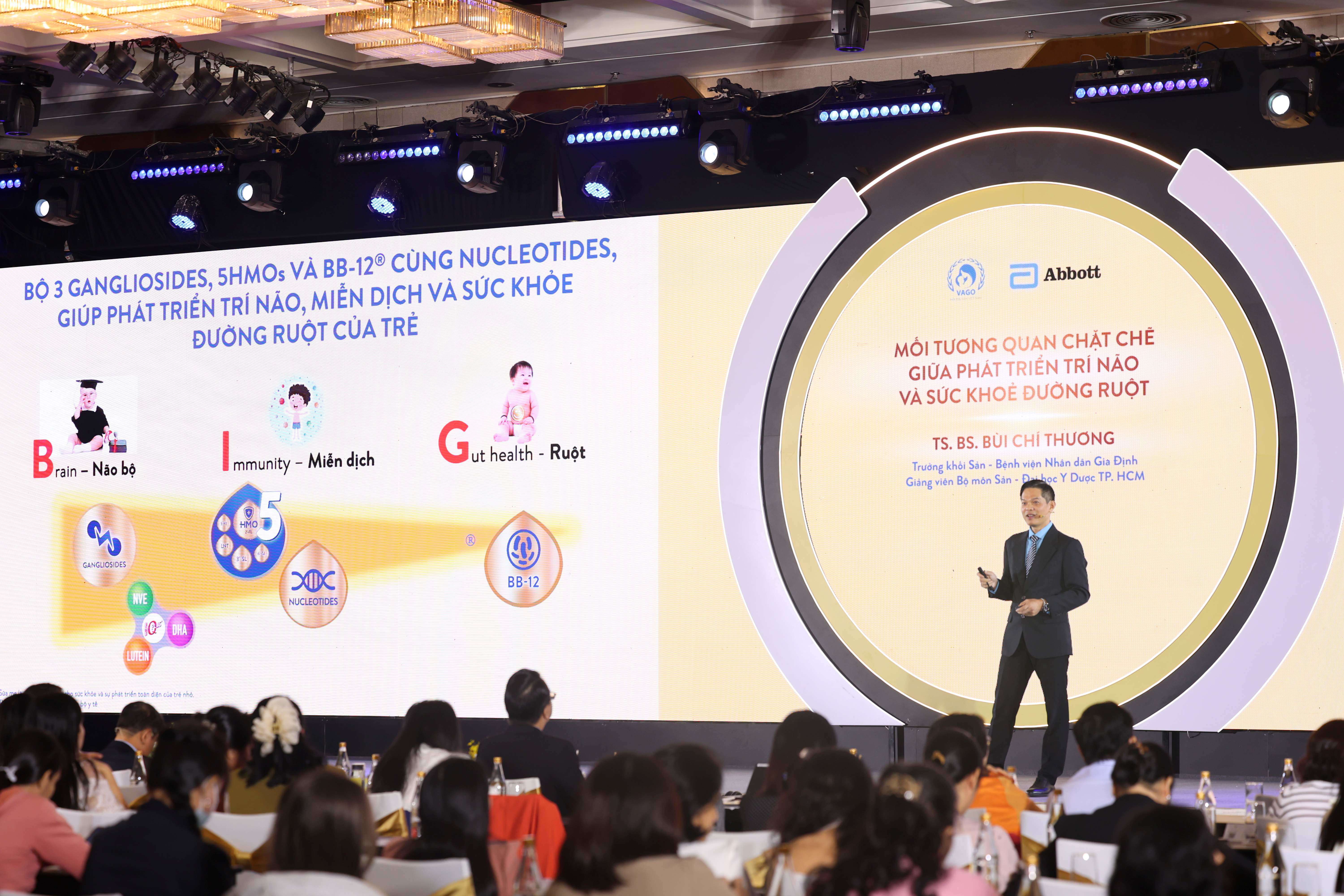 Dinh dưỡng phù hợp sẽ hỗ trợ bé phát triển toàn diện