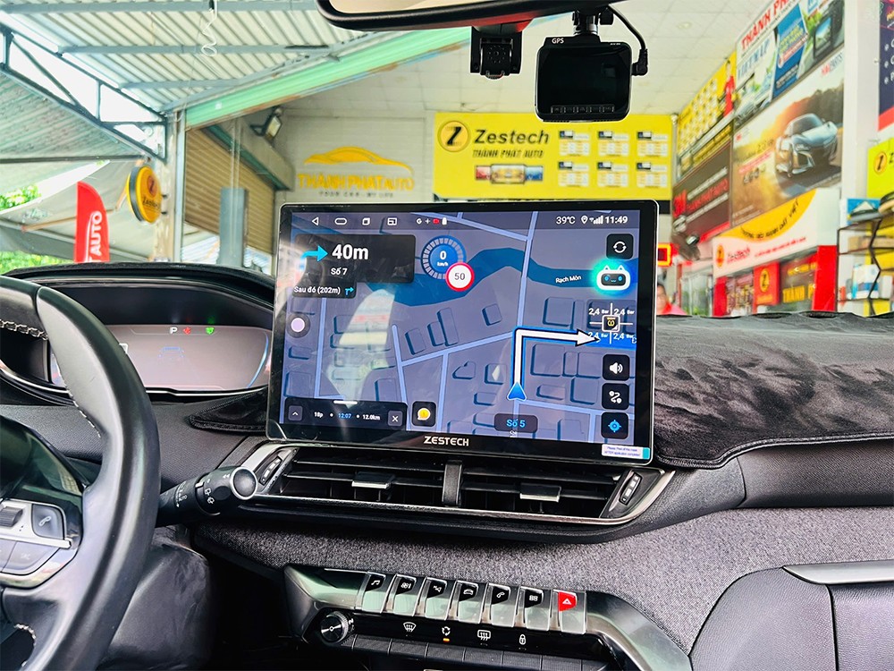 Màn hình trung tâm trở thành trung tâm điều khiển của xe.