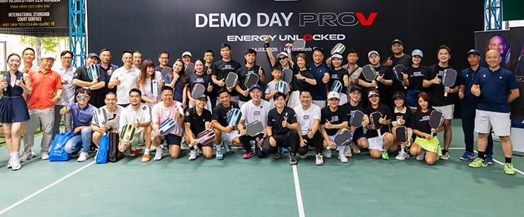 Người đẹp Jessie Lương (áo trắng) cùng nhiều tay vợt góp mặt tại giải đấu