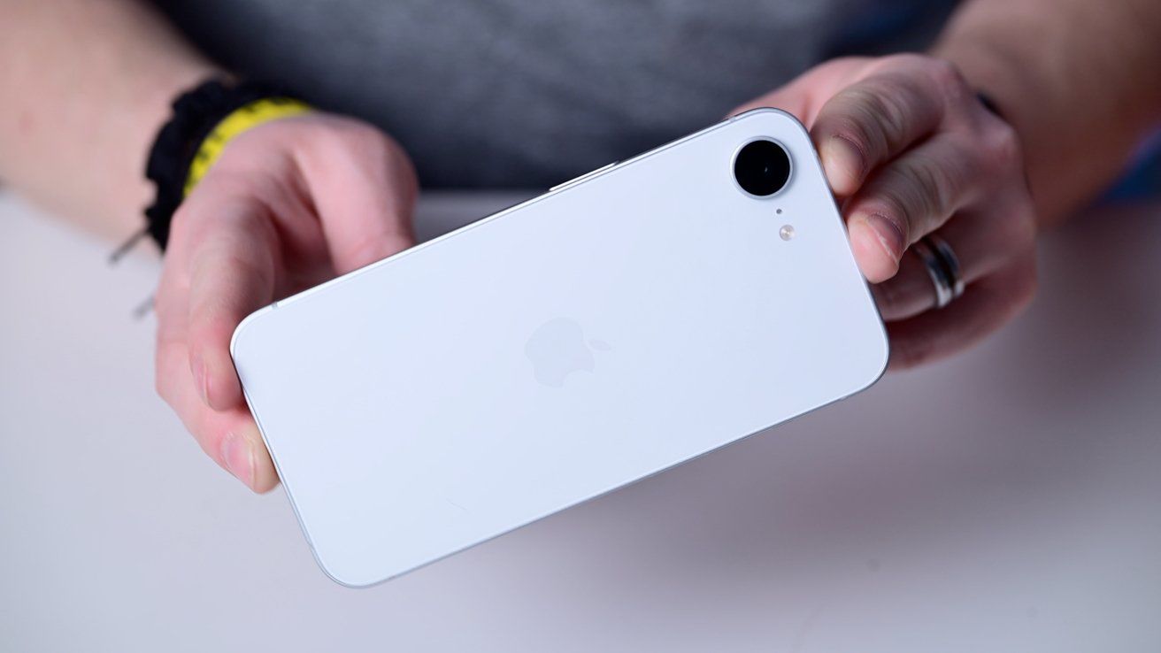 iPhone 17e chỉ có 1 camera sau.