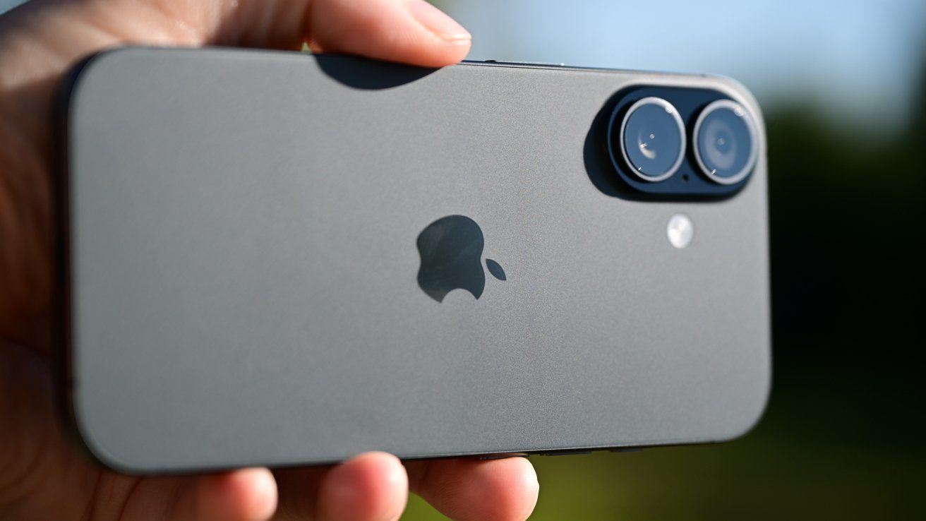 iPhone 17 có camera sau kép.