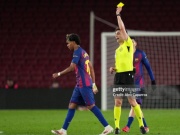 Xe bus chở cầu thủ Atletico bị ném vỡ kính, CĐV Barcelona để lại ấn tượng xấu