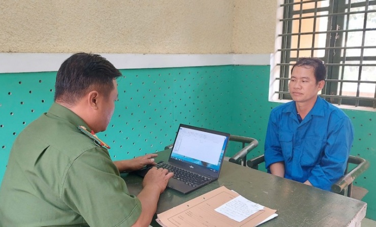 Đoií tượng Nguyễn Việt Thanh tại Cơ quan điều tra.