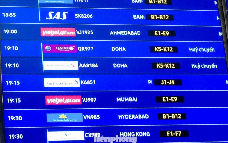 Cận cảnh máy bay 'nhà giàu' Trung Đông đang tránh chiến sự ở Nội Bài - 2