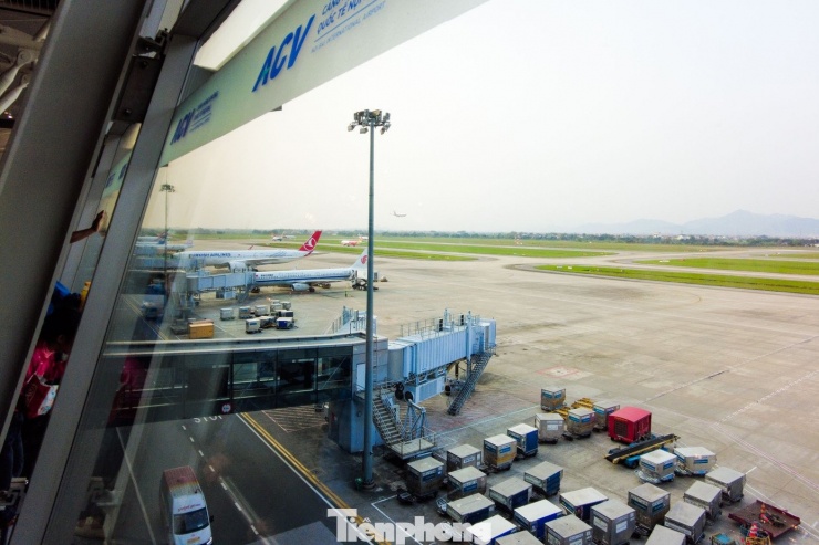 Cận cảnh máy bay 'nhà giàu' Trung Đông đang tránh chiến sự ở Nội Bài - 3