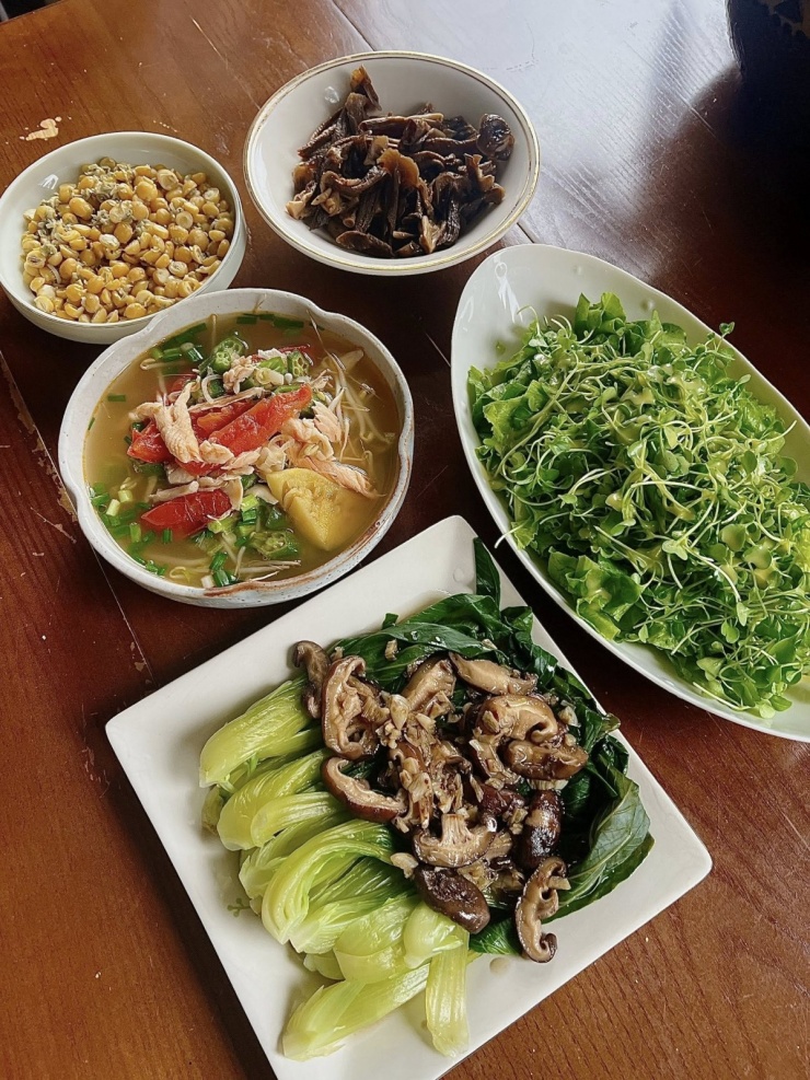 Mâm cơm 'giải cứu tinh thần' của cô gái 9X - 2