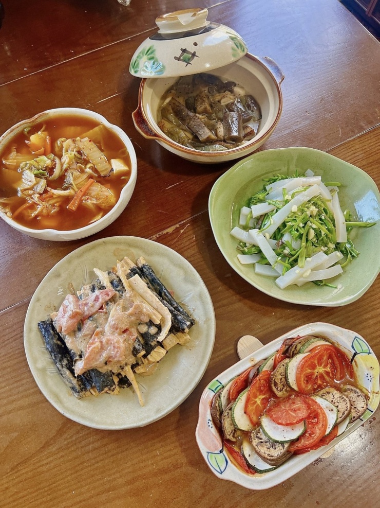 Mâm cơm 'giải cứu tinh thần' của cô gái 9X - 1