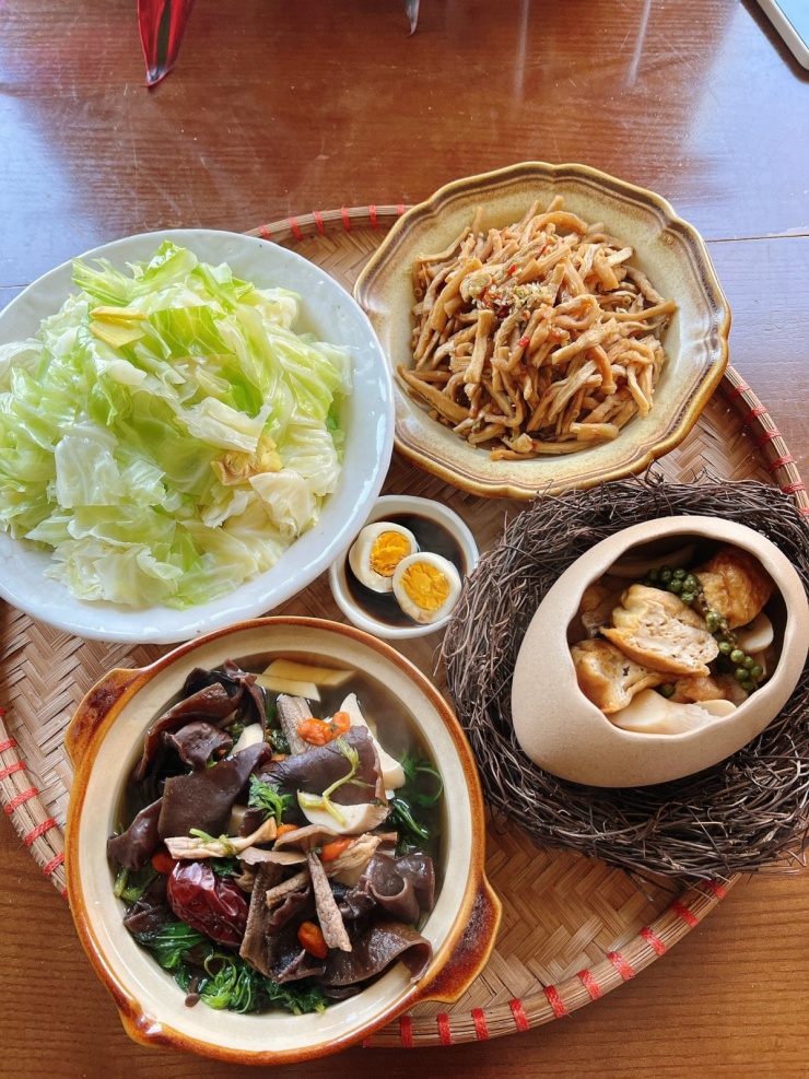 Mâm cơm 'giải cứu tinh thần' của cô gái 9X - 3