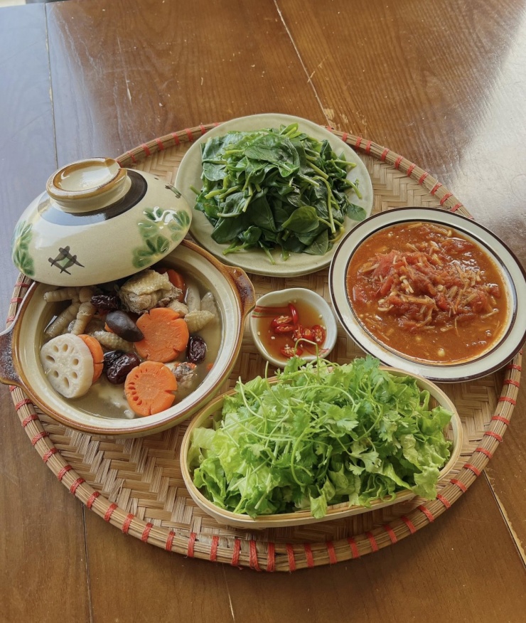 Mâm cơm 'giải cứu tinh thần' của cô gái 9X - 4