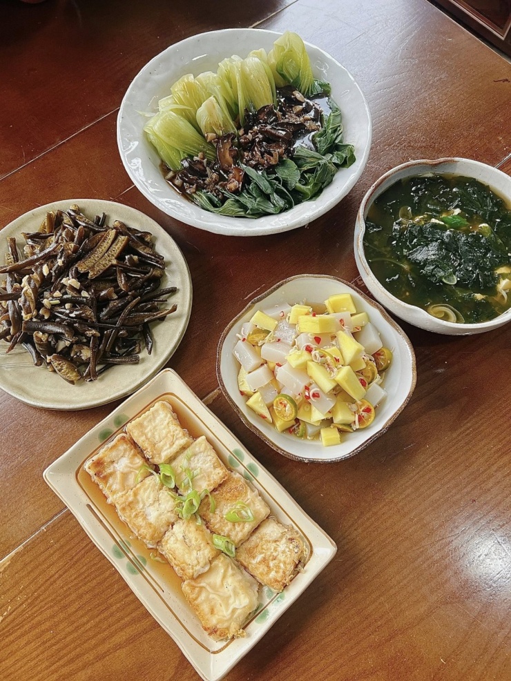 Mâm cơm 'giải cứu tinh thần' của cô gái 9X - 6