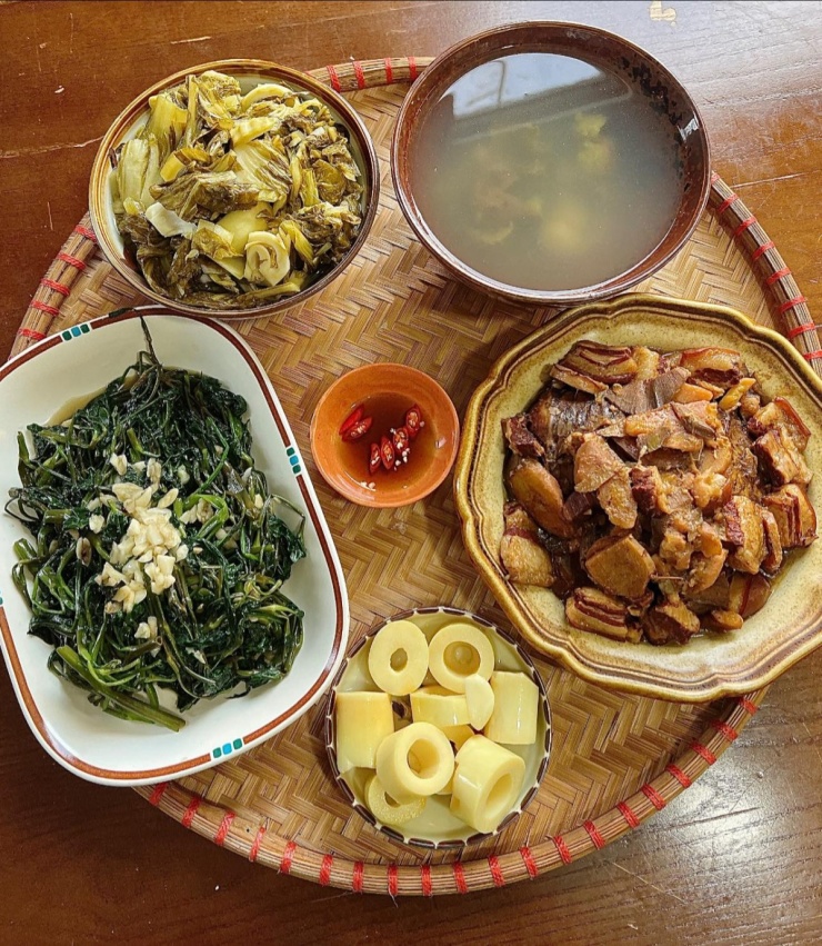 Mâm cơm 'giải cứu tinh thần' của cô gái 9X - 9