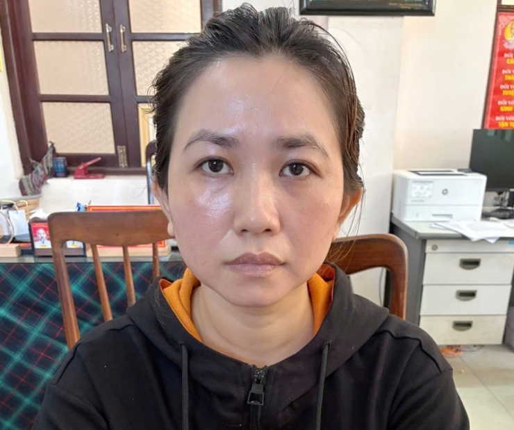 Hồ Thị Cẩm Thi khi bị triệu tập đến trụ sở Công an xã Đồng Xuân, tỉnh Đắk Lắk. Ảnh: Hữu Toàn.