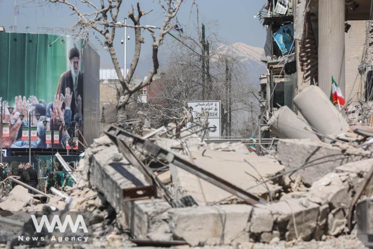 Iran nã tên lửa có đầu đạn 1 tấn vào Israel, Tehran rung chuyển vì các vụ nổ mới - 1