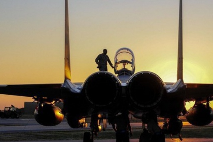 Mỹ mất gần 2 tỉ USD khí tài, kho tên lửa cạn dần giữa giao tranh với Iran