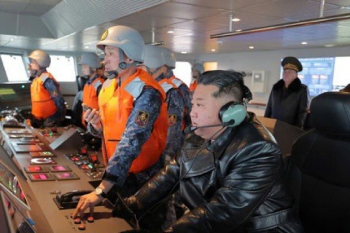 Triều Tiên thử tên lửa từ tàu khu trục mới, tiến tới hạt nhân hóa hải quân