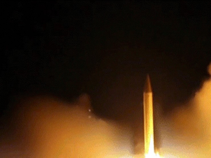 Iran nã tên lửa có đầu đạn 1 tấn vào Israel, Tehran rung chuyển vì các vụ nổ mới