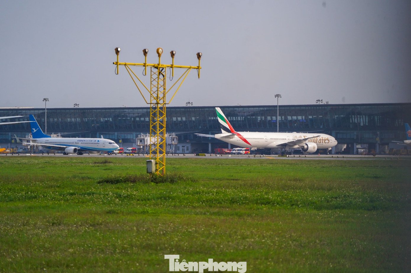 Cận cảnh máy bay 'nhà giàu' Trung Đông đang tránh chiến sự ở Nội Bài - 4