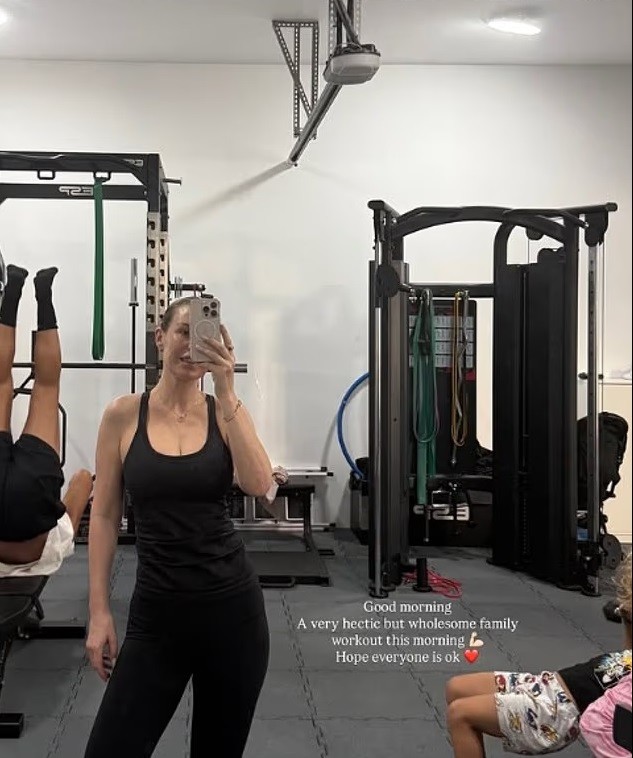 Kate Ferdinand và gia đình trong phòng tập thể dục dưới tầng hầm. Ảnh: Dailymail