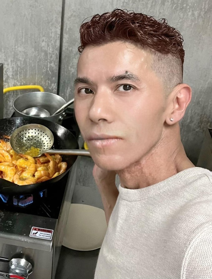 Kasim phục vụ nhà hàng ở Texas năm 2025.