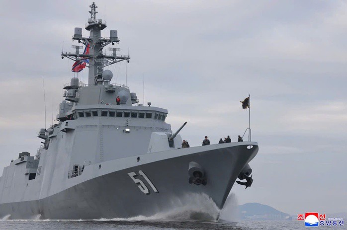 Tàu khu trục Choe Hyon. Ảnh: AP/ KNCA.