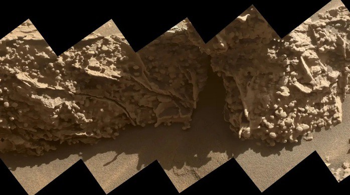 Cấu trúc "giống trứng nhện" được phát hiện trên hành tinh đỏ - Ảnh: NASA