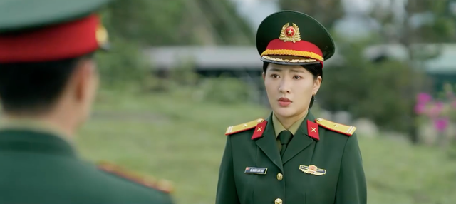 Lam Anh đặt nhiều câu hỏi về chuyện tình cảm khiến Minh Kiên bối rối. Ảnh VTV