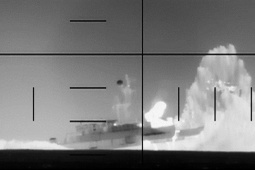 Khoảnh khắc tàu ngầm Mỹ phóng ngư lôi đánh chìm chiến hạm Iran