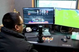 Bình luận viên 'Người Thỏ' của Xôi Lạc TV nhận thù lao 300.000 đồng mỗi trận