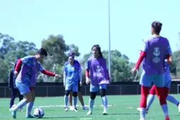 Tuyển nữ Việt Nam tập luyện dưới nắng nóng, hướng tới trận gặp Đài Bắc Trung Hoa