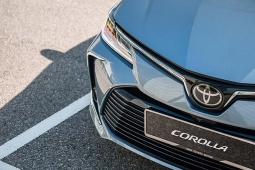 Giá xe Toyota Corolla Altis niêm yết và lăn bánh tháng 3/2026