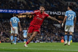 Man City sảy chân trong cuộc đua vô địch: Guardiola đau đầu với hiện tượng "rơi vàng"