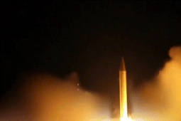 Iran nã tên lửa có đầu đạn 1 tấn vào Israel, Tehran rung chuyển vì các vụ nổ mới