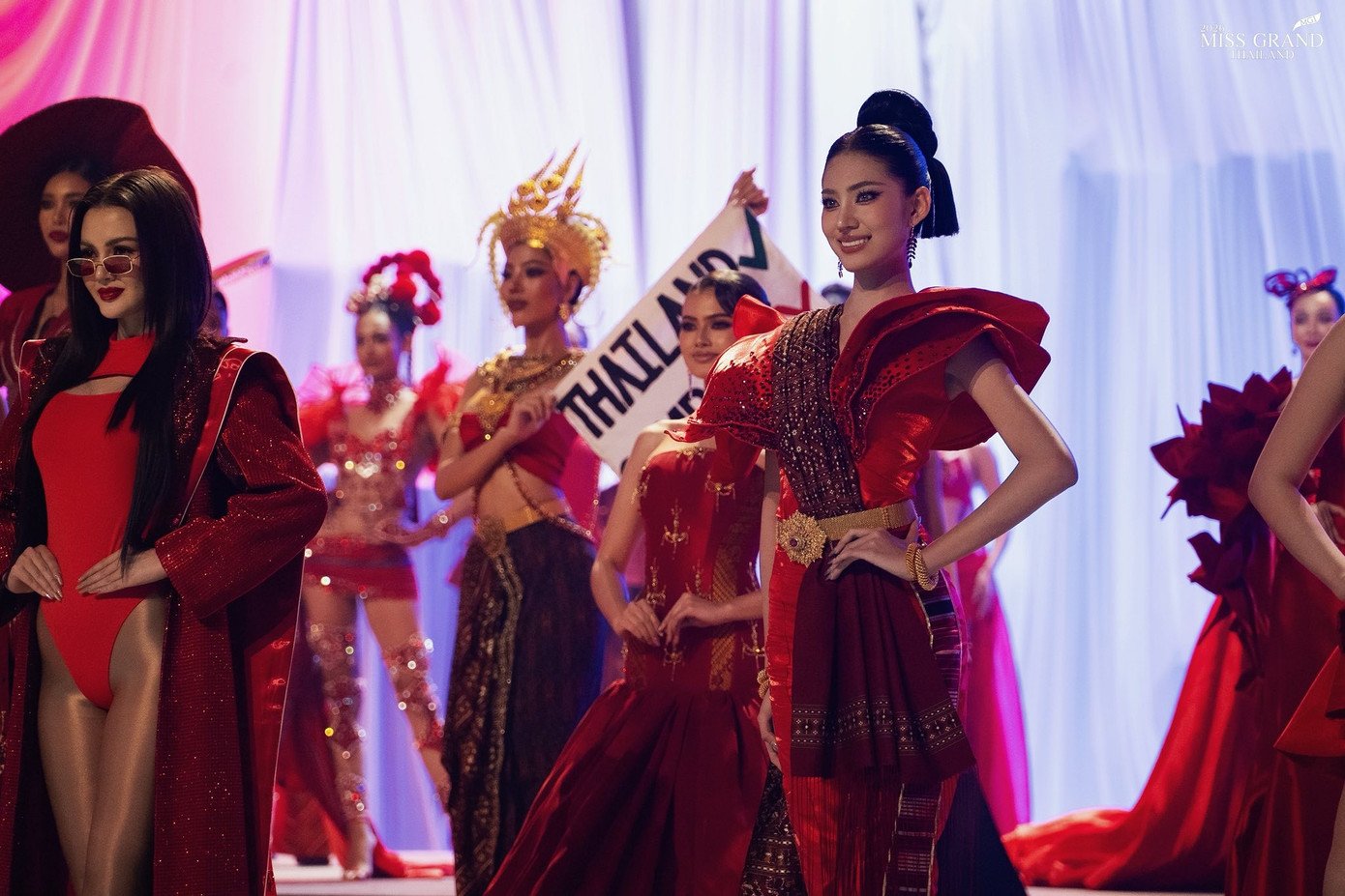 Thí sinh trình diễn ở sự kiện.