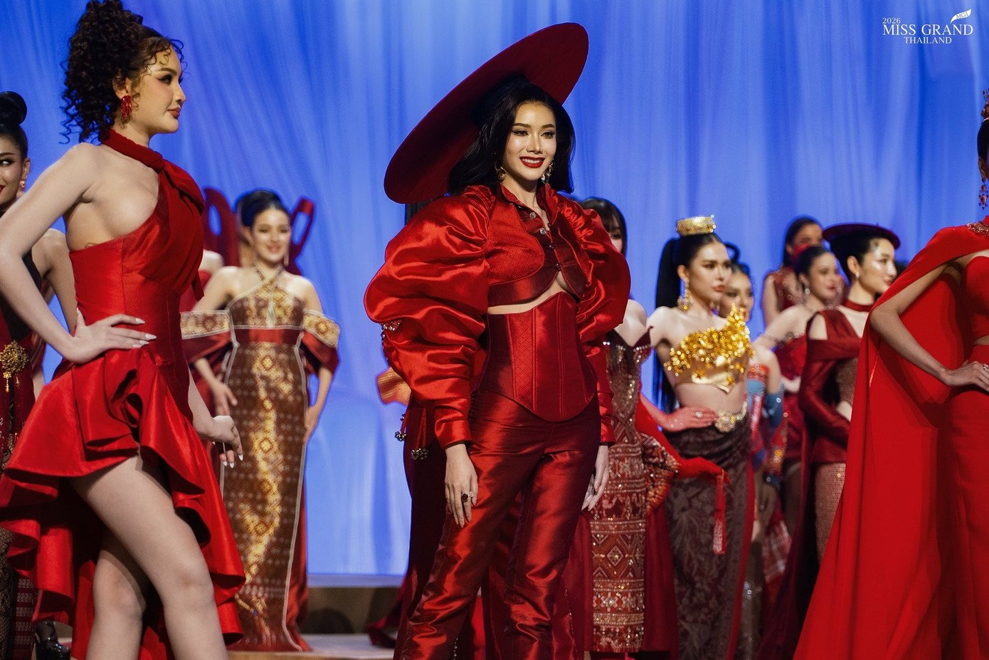 Thí sinh trình diễn ở sự kiện.