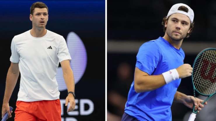 Hurkacz (bên trái) cũng phải chơi trận khó khăn khi chạm trán với&nbsp;Kovacevic (bên phải)