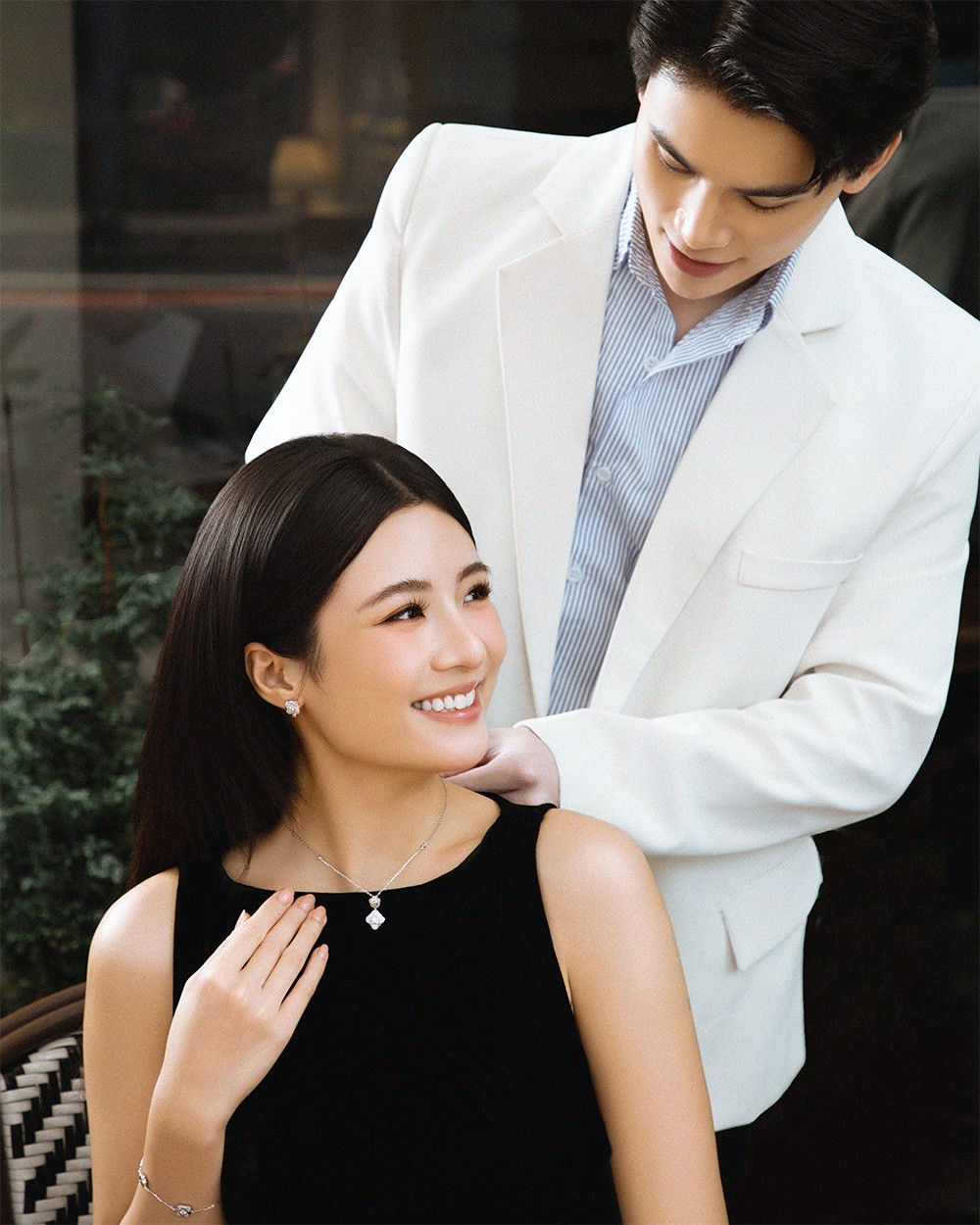 Phía sau một người phụ nữ tỏa sáng lấp lánh chính là sự tin tưởng trọn vẹn. Ảnh: PNJ