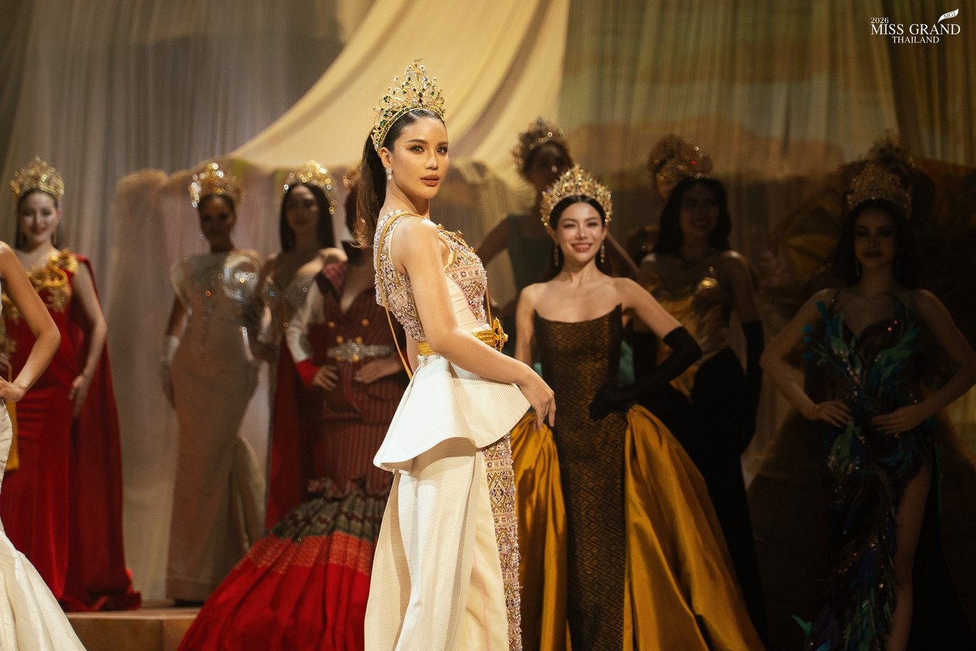 Thí sinh Hoa hậu Hòa bình Thái Lan bị chỉ trích - 15