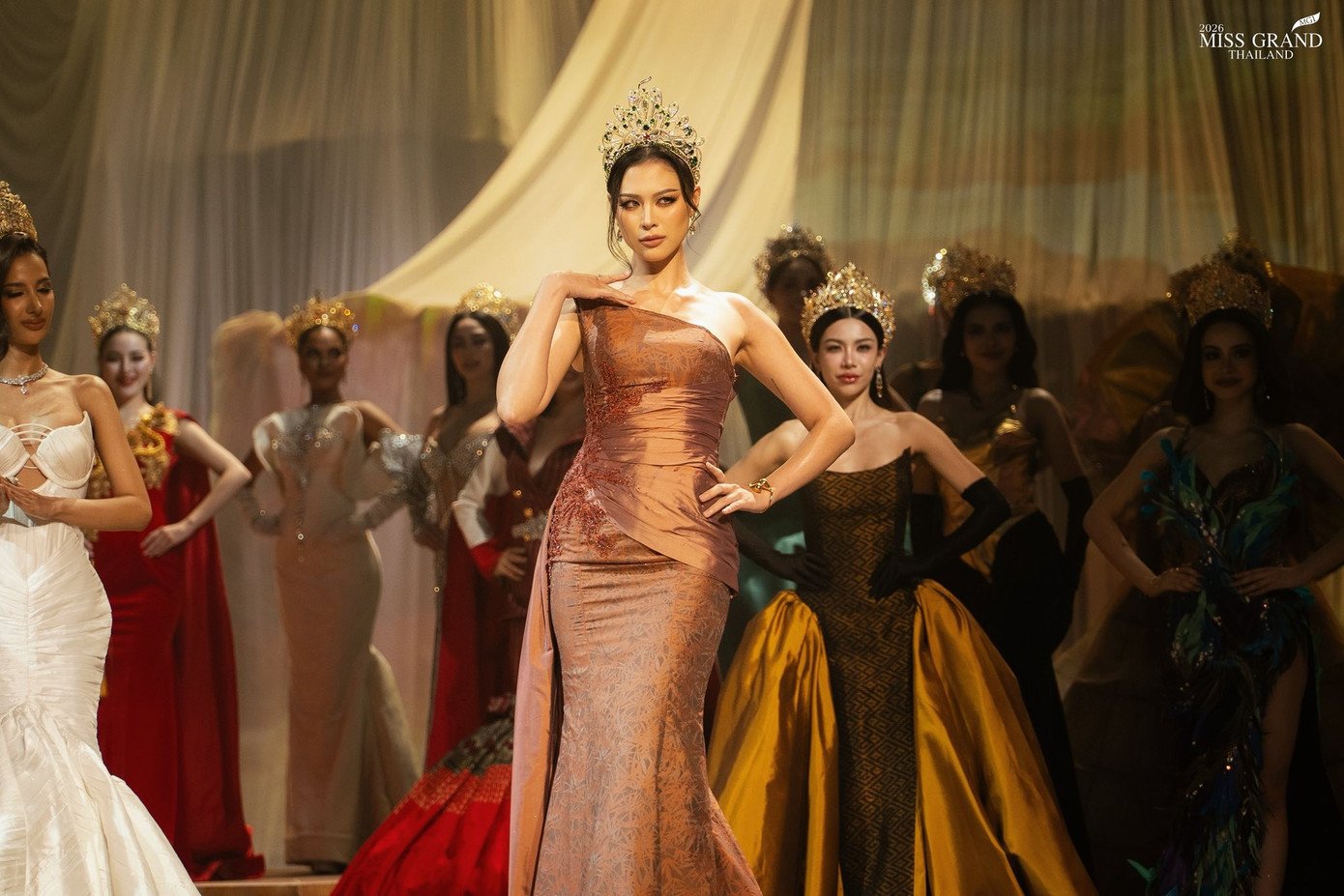 Thí sinh Hoa hậu Hòa bình Thái Lan bị chỉ trích - 16
