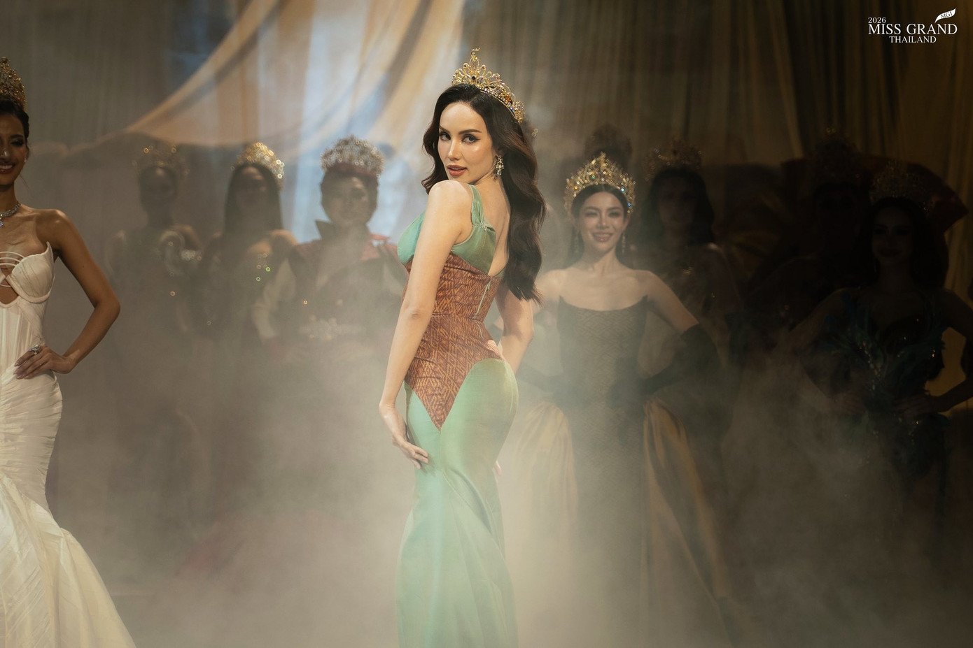 Thí sinh Hoa hậu Hòa bình Thái Lan bị chỉ trích - 17