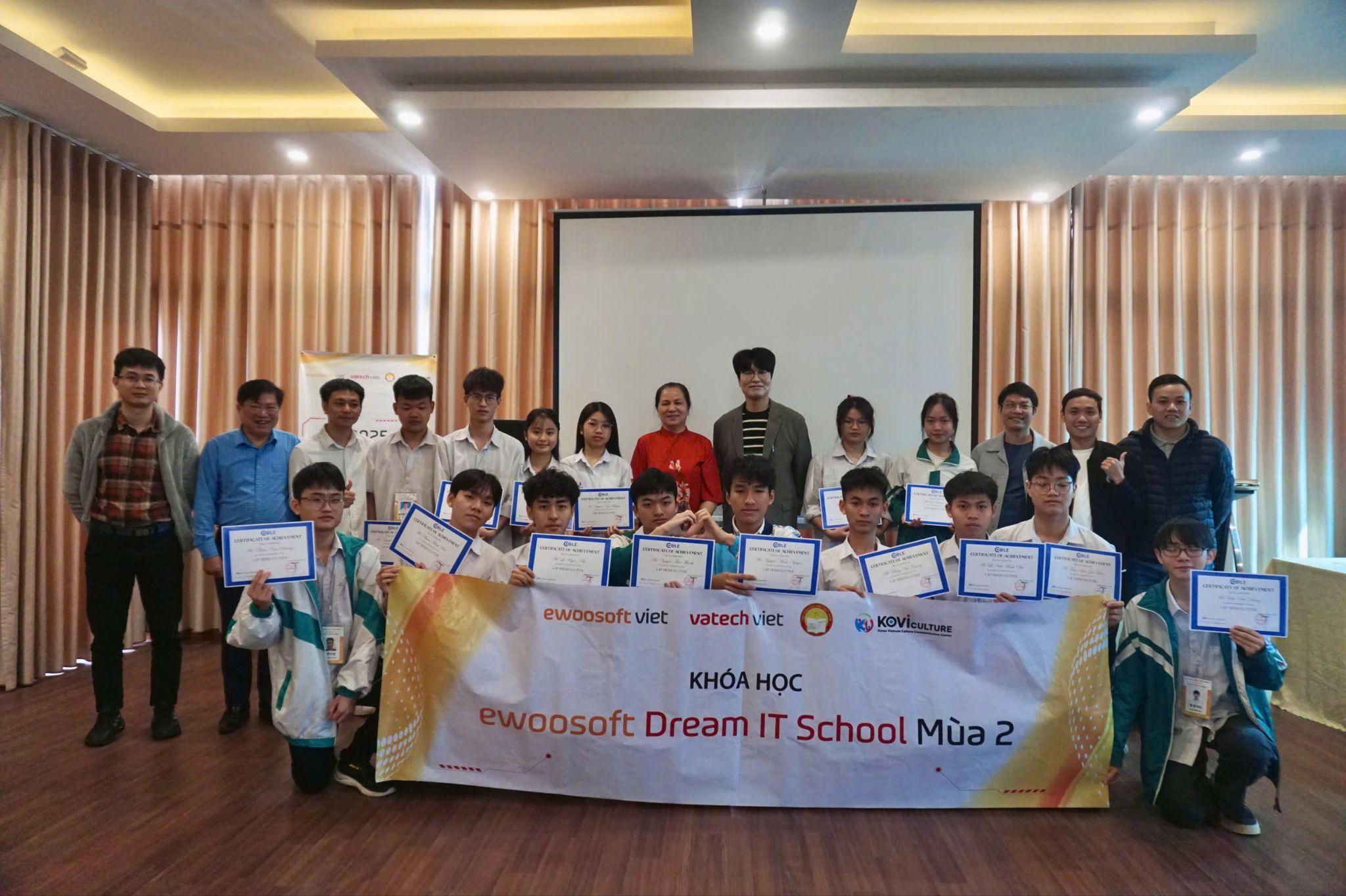 Lễ tổng kết Khóa học cơ bản Flutter - Chương trình Công nghệ thông tin Ước mơ Ewoosoft Mùa 2