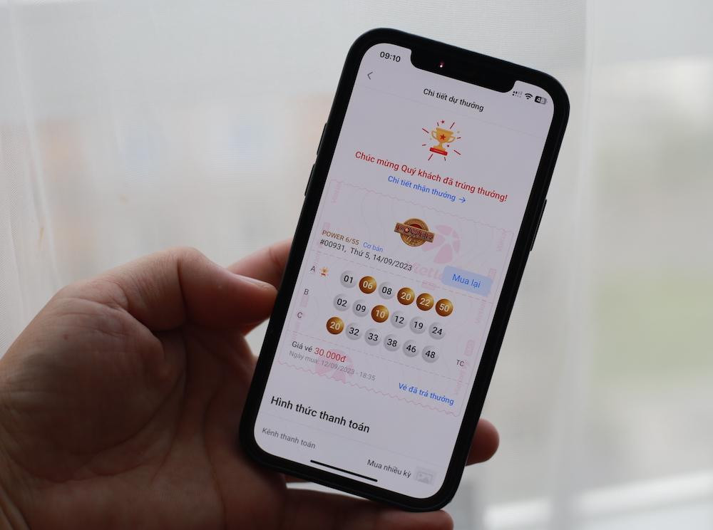Chủ thuê bao di động MobiFone, VinaPhone và Viettel có thể mua vé số Power 6/55 qua điện thoại với ứng dụng hỗ trợ Vietlott SMS.