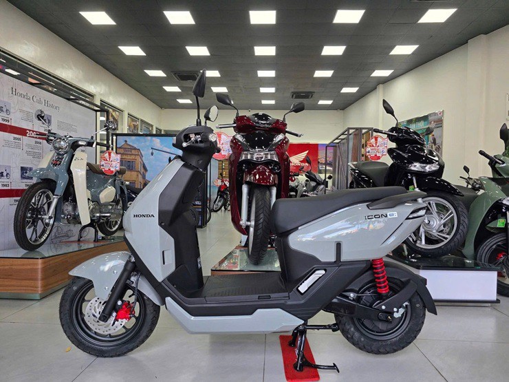 Xe máy điện - món quà thiết thực tặng chị em dịp 8/3 - 1