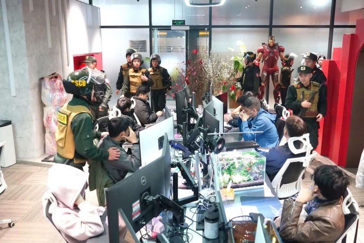 Các đối tượng trong đường dây bị cảnh sát triệt phá. Ảnh: C.A.