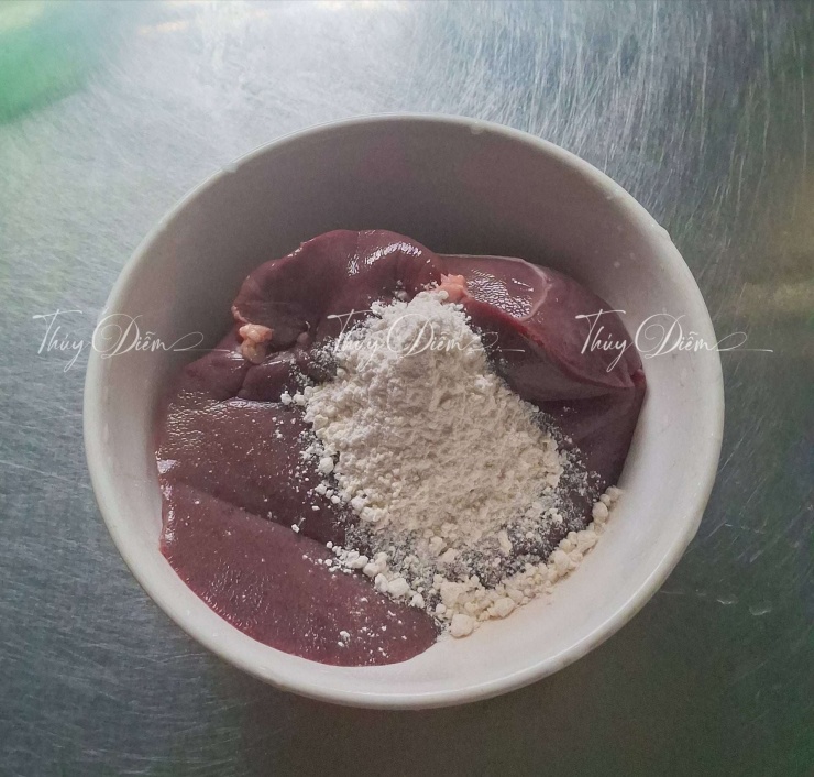 Dùng bột mì rửa gan