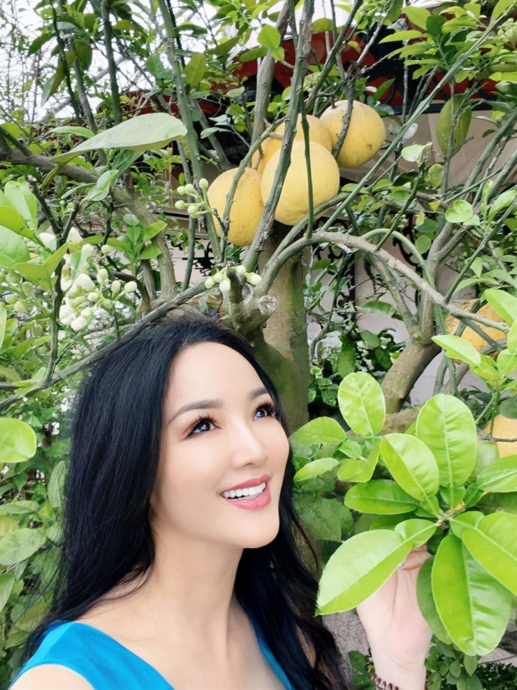 Khu vườn trĩu quả ngoài ban công của Giáng My - 1