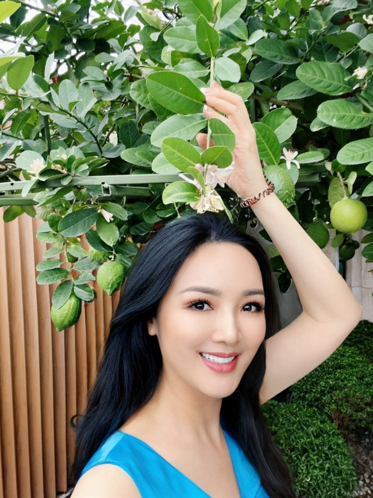 Khu vườn trĩu quả ngoài ban công của Giáng My - 2