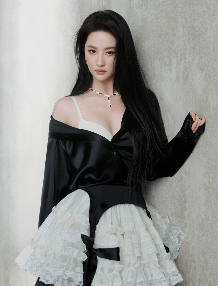 Trên Weibo, hàng chục nghìn khán giả nhận xét Lưu Diệc Phi toát vẻ khỏe khoắn, vóc dáng săn chắc.