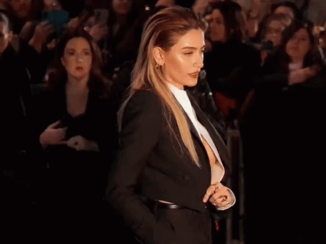 Con gái Michael Jackson tỏa sáng ở Tuần lễ thời trang Paris